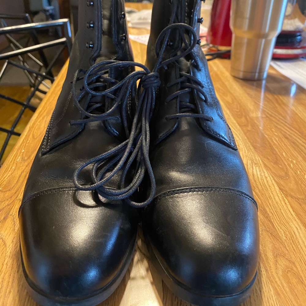 Black Ariat lace-up boots. Size 7.5D. Barely worn.